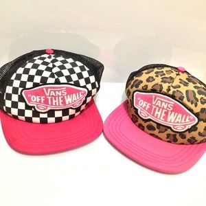 2 Vans Off the Wall Snapbacks